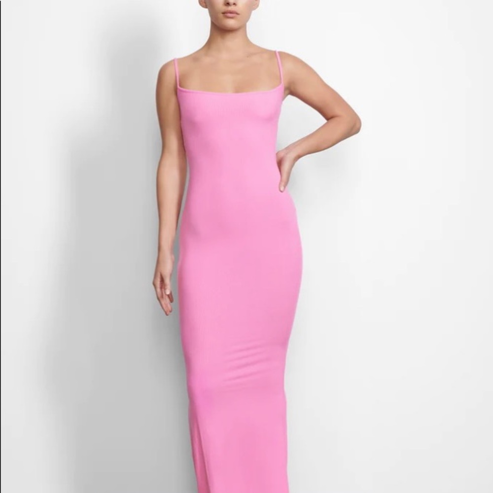 ✨ SKIMS BUBBLEGUM PINK SLIP DRESS ✨